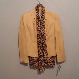 Suit w skirt & scarf